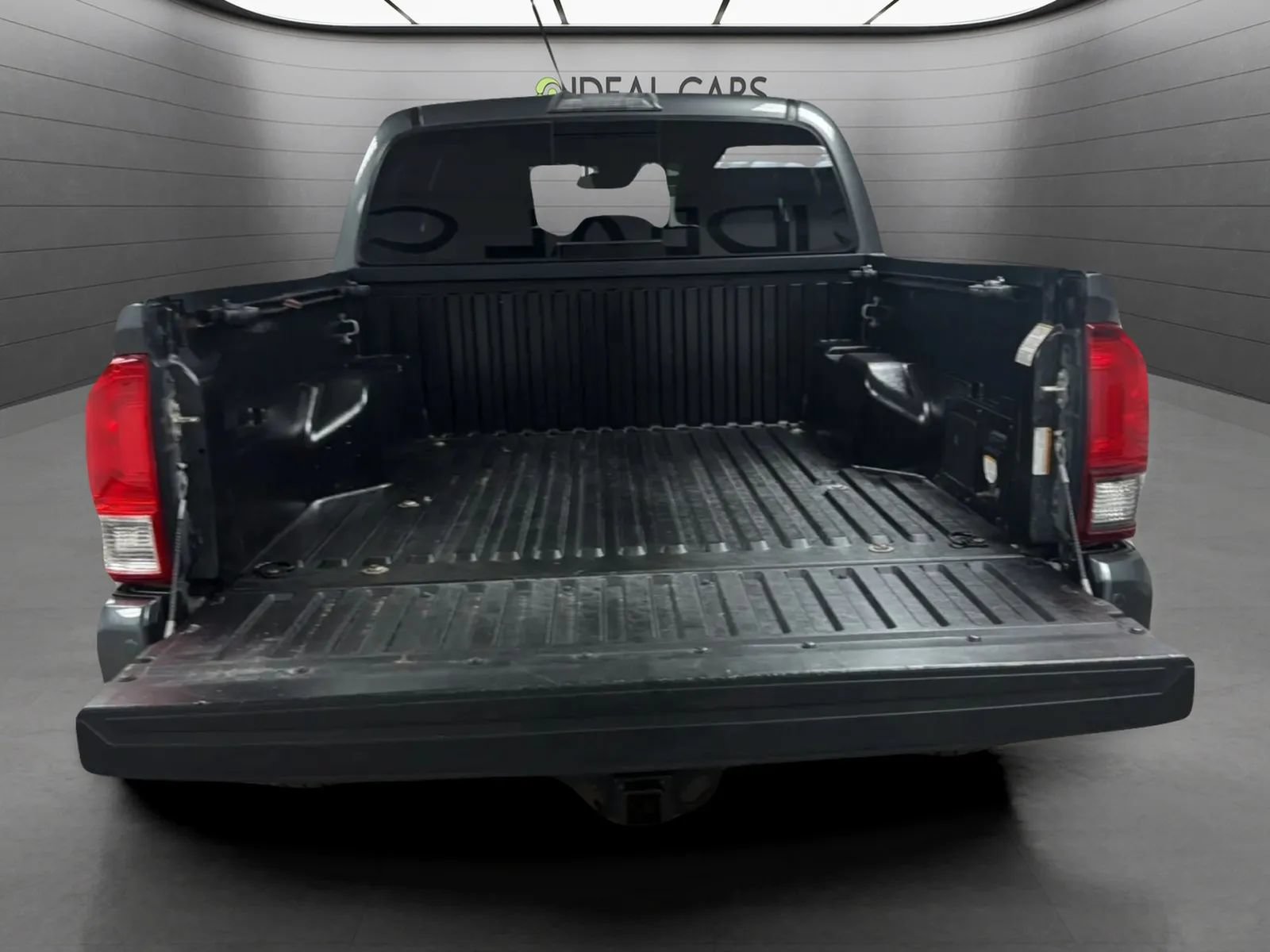 Used 2019 Toyota Tacoma TRD Off-Road w/ Technology Package AWD/4WD image 20