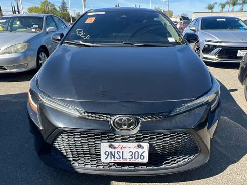 Used 2022 Toyota Corolla LE image 2