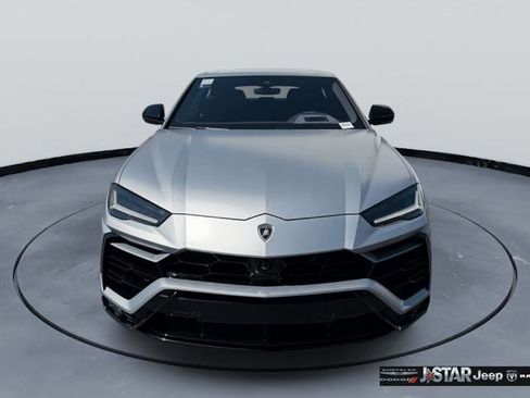 Used 2022 Lamborghini Urus AWD/4WD image 2