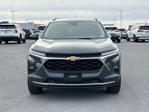 Used 2025 Chevrolet Trax LT image 28