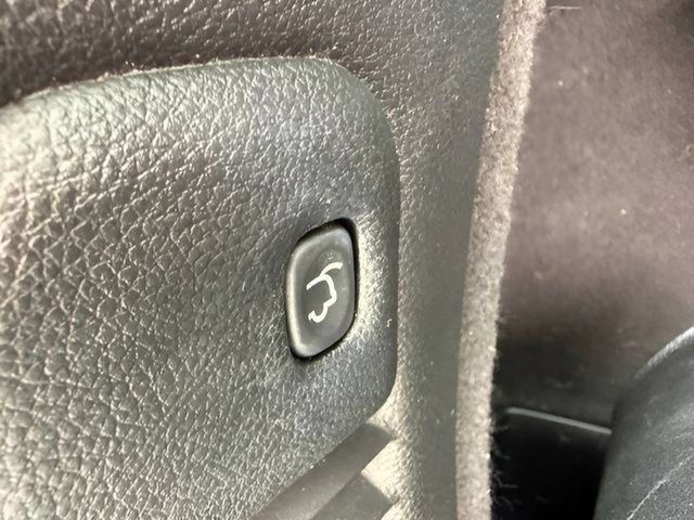 Used 2018 Dodge Durango R/T w/ Technology Group AWD/4WD image 10
