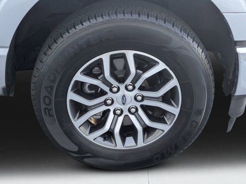 Used 2022 Ford F150 Lariat w/ Trailer Tow Package image 8