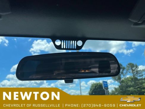 Used 2016 Jeep Wrangler Sport w/ Connectivity Group AWD/4WD image 18