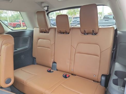 Used 2023 Nissan Pathfinder Platinum image 15