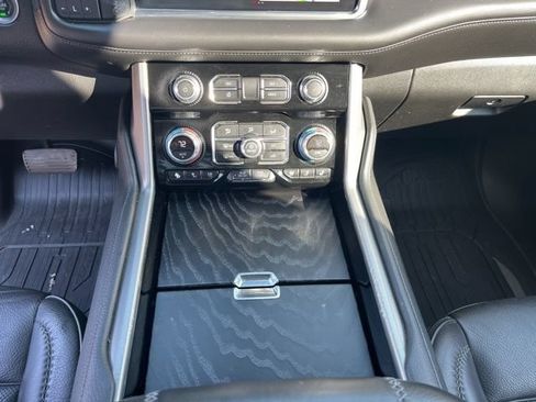Used 2022 GMC Yukon Denali w/ Denali Premium Package RWD image 33
