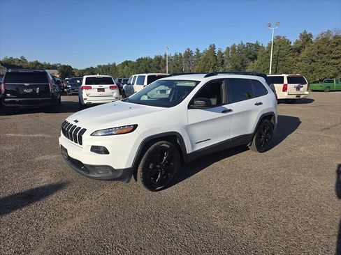 Used 2017 Jeep Cherokee Sport AWD/4WD image 1