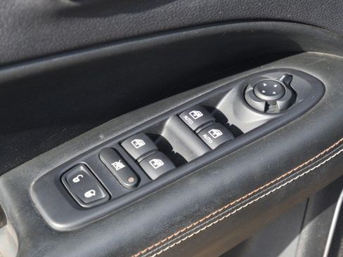 Used 2019 Jeep Compass Latitude w/ Cold Weather Group AWD/4WD image 13