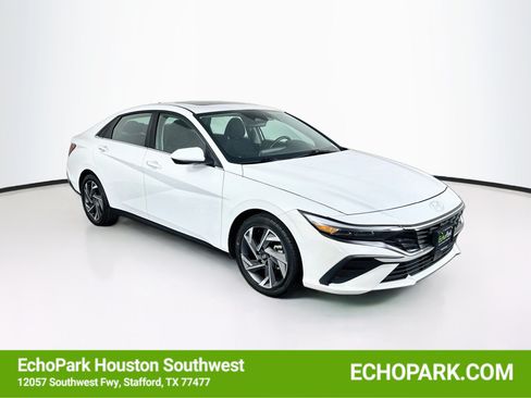 Used 2025 Hyundai Elantra SEL FWD image 1
