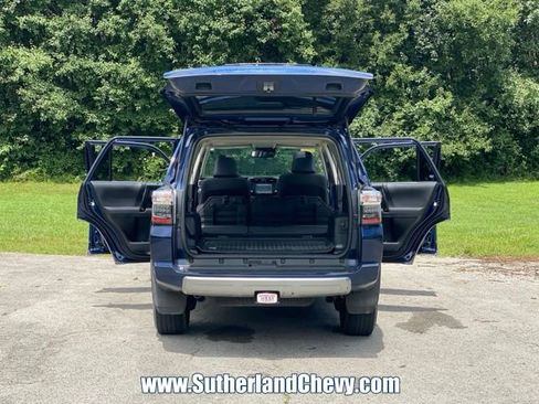 Used 2020 Toyota 4Runner TRD Off-Road Premium w/ Moonroof Package AWD/4WD image 42