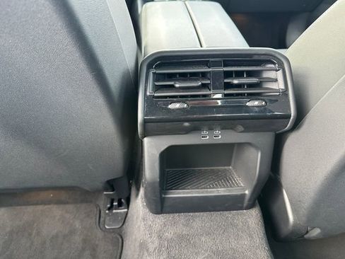 Used 2024 BMW 530i xDrive image 17