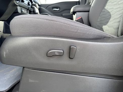 Used 2022 Nissan Frontier SV image 9