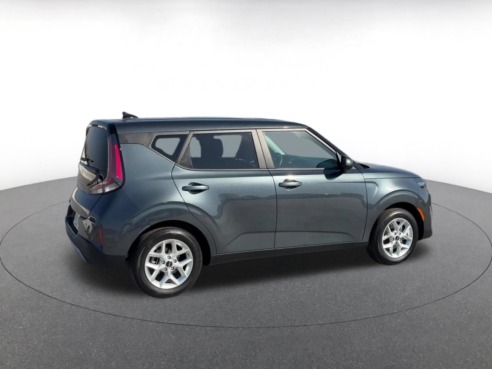 Used 2025 Kia Soul LX w/ LX Technology Package FWD image 14