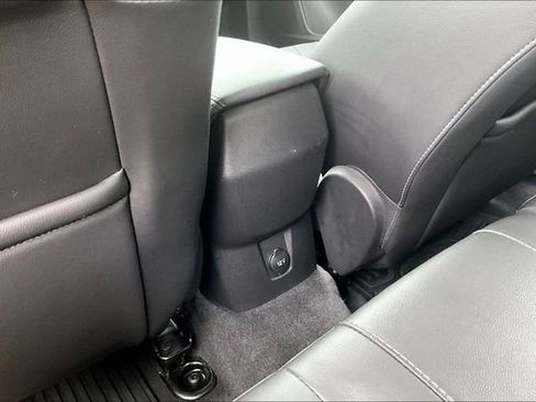 Used 2012 Ford Focus Titanium FWD image 10