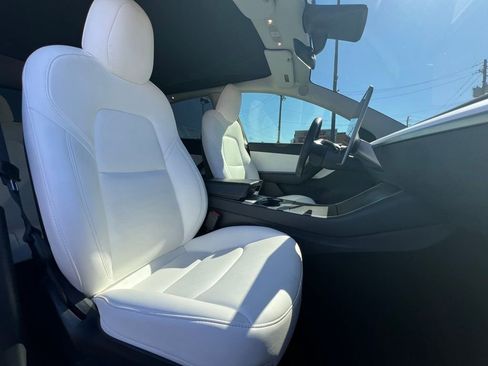 Used 2020 Tesla Model Y Long Range image 30