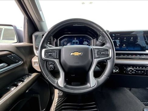 Used 2023 Chevrolet Silverado 1500 LT AWD/4WD image 17