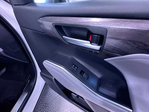 Used 2023 Toyota Highlander Platinum image 36