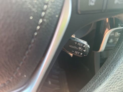 Used 2019 Toyota Corolla LE FWD image 18