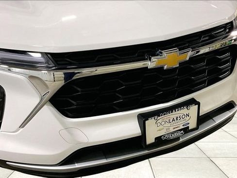 Certified 2024 Chevrolet Trax LT w/ Driver Confidence Package FWD image 10