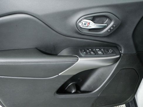 Used 2020 Jeep Cherokee Limited AWD/4WD image 12