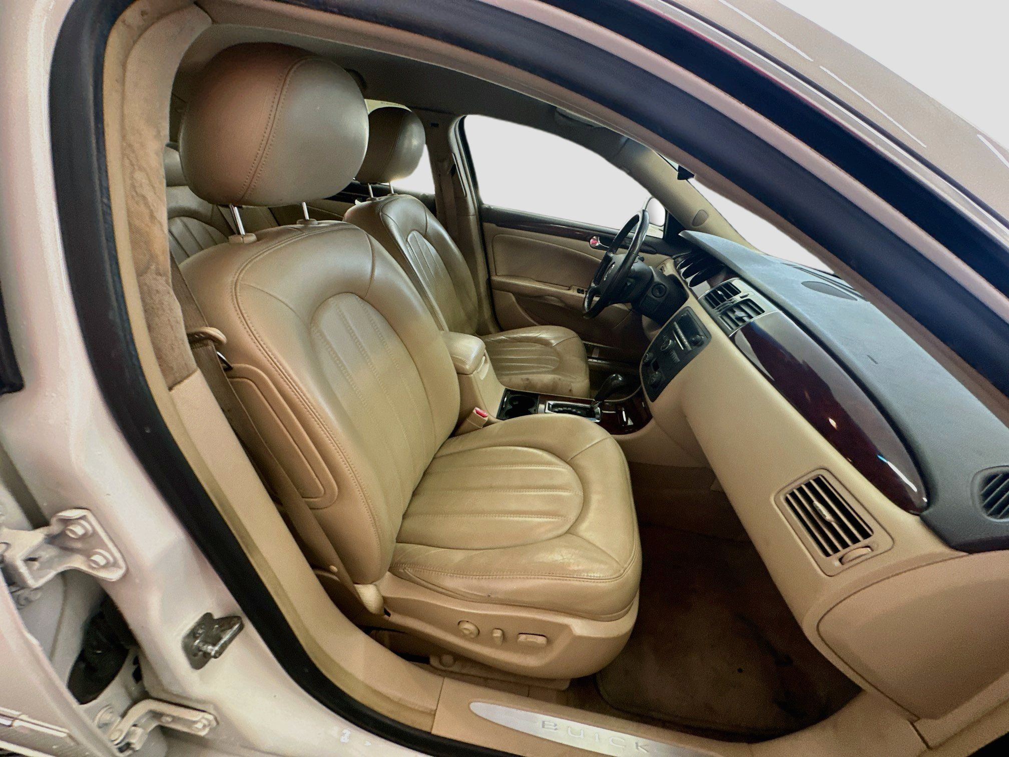 Used 2010 Buick Lucerne CXL w/ Driver Confidence Package FWD image 30