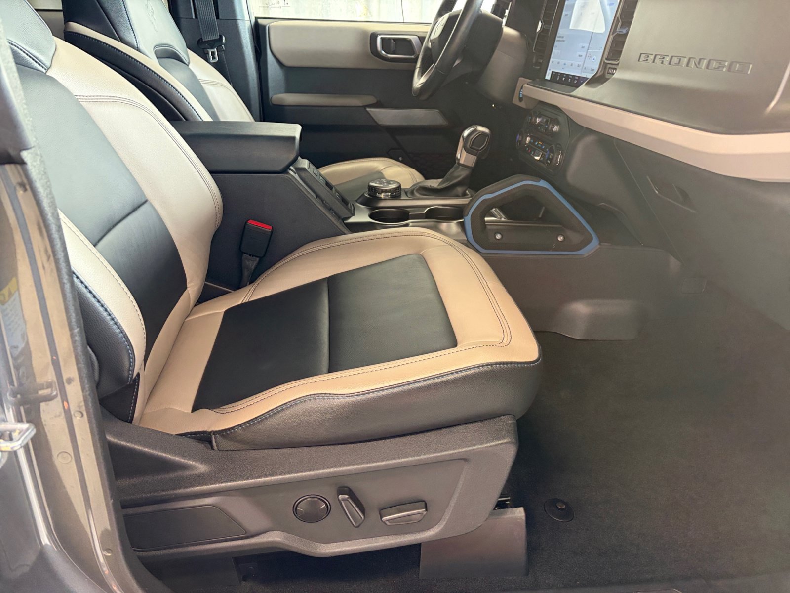 Used 2023 Ford Bronco Wildtrak AWD/4WD image 19