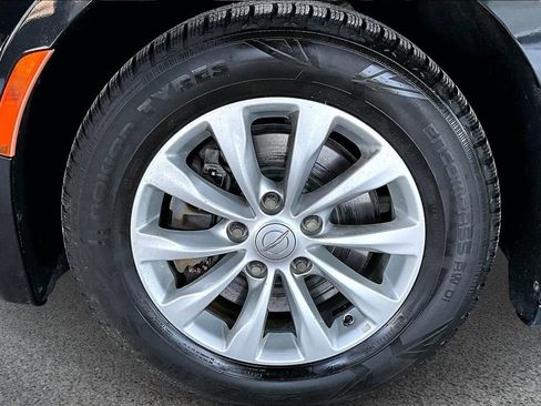 Used 2017 Chrysler Pacifica Touring-L image 35