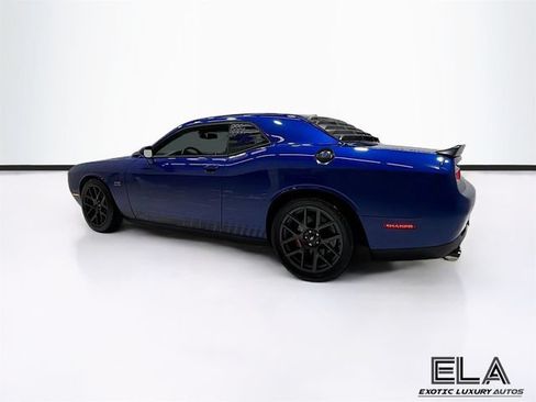 Used 2018 Dodge Challenger R/T RWD image 40