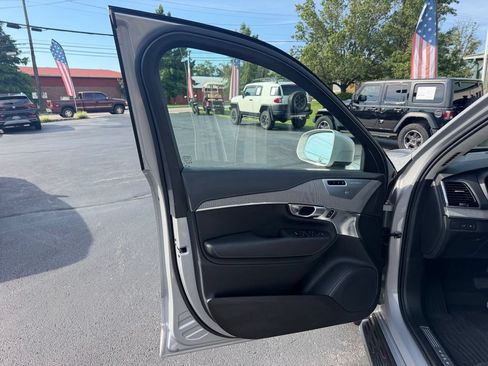 Used 2025 Volvo XC90 T8 Ultra AWD/4WD image 9