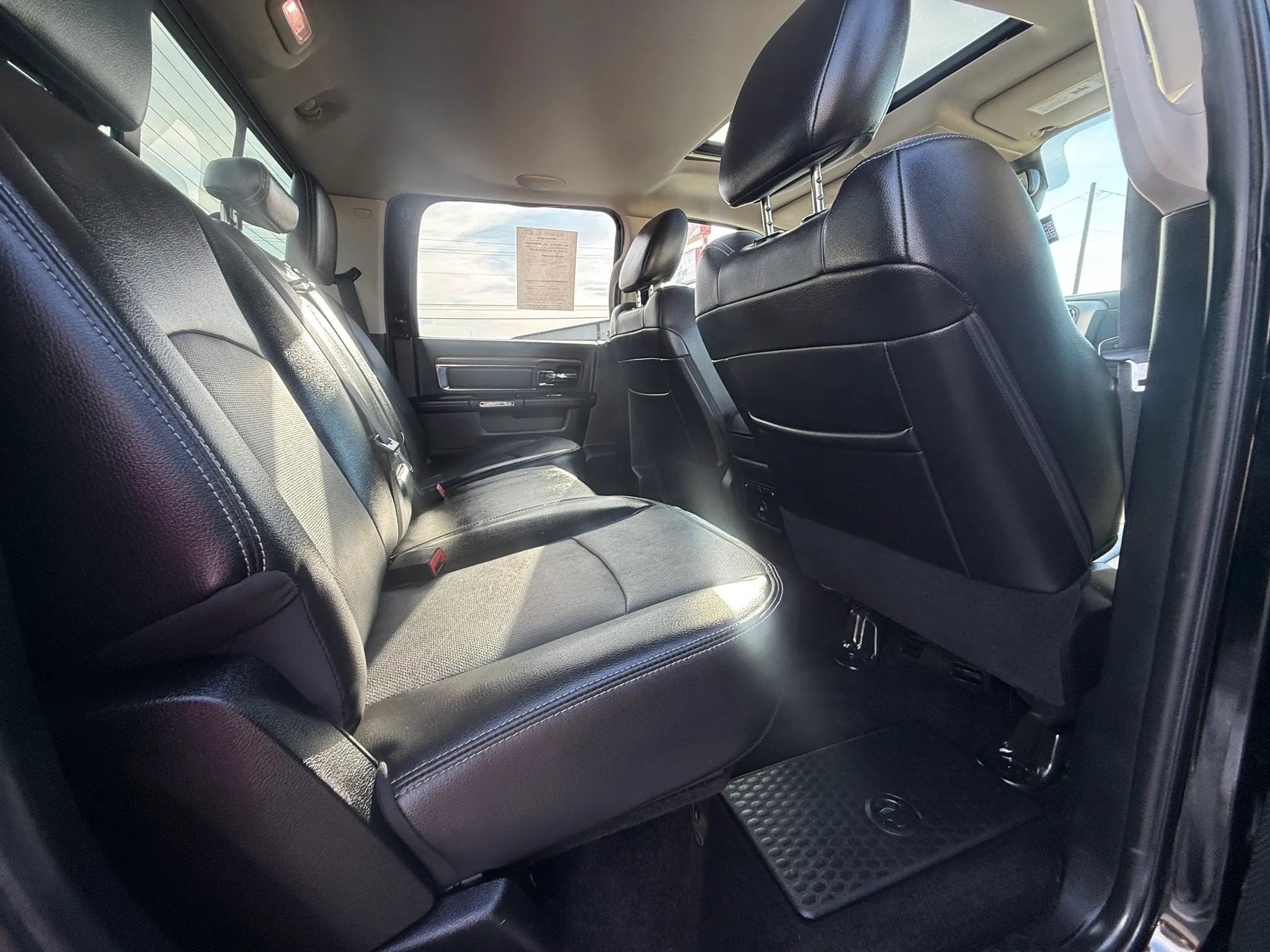 Used 2014 RAM 3500 Laramie AWD/4WD image 17