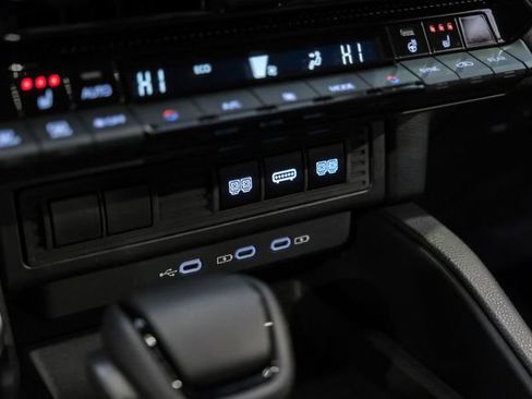 Used 2025 Toyota Land Cruiser image 55