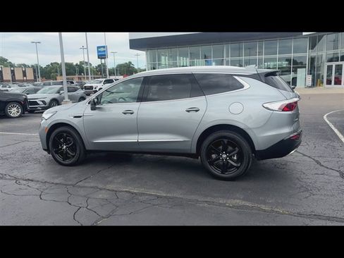 Used 2024 Buick Enclave Essence w/ Experience Buick Package FWD image 6