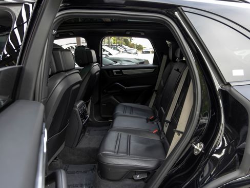 Certified 2023 Porsche Cayenne Platinum Edition AWD/4WD image 45