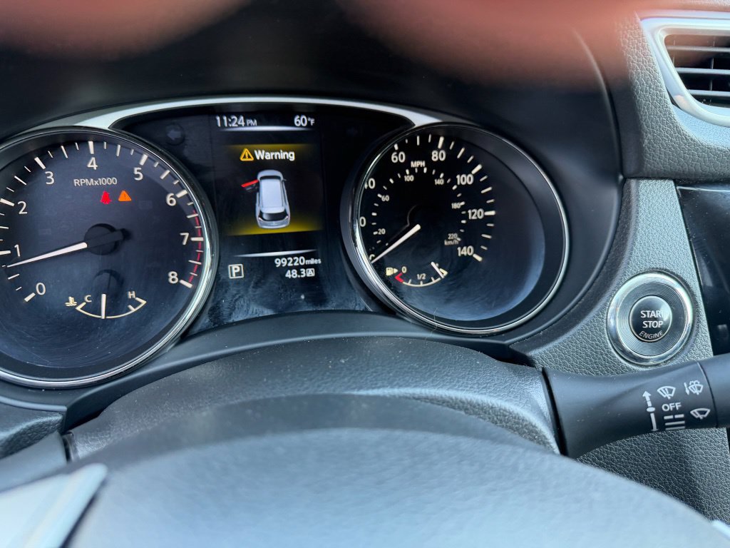 Used 2016 Nissan Rogue SV FWD image 12