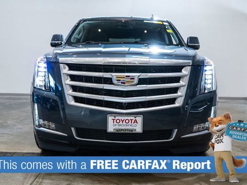 Used 2020 Cadillac Escalade Luxury image 2