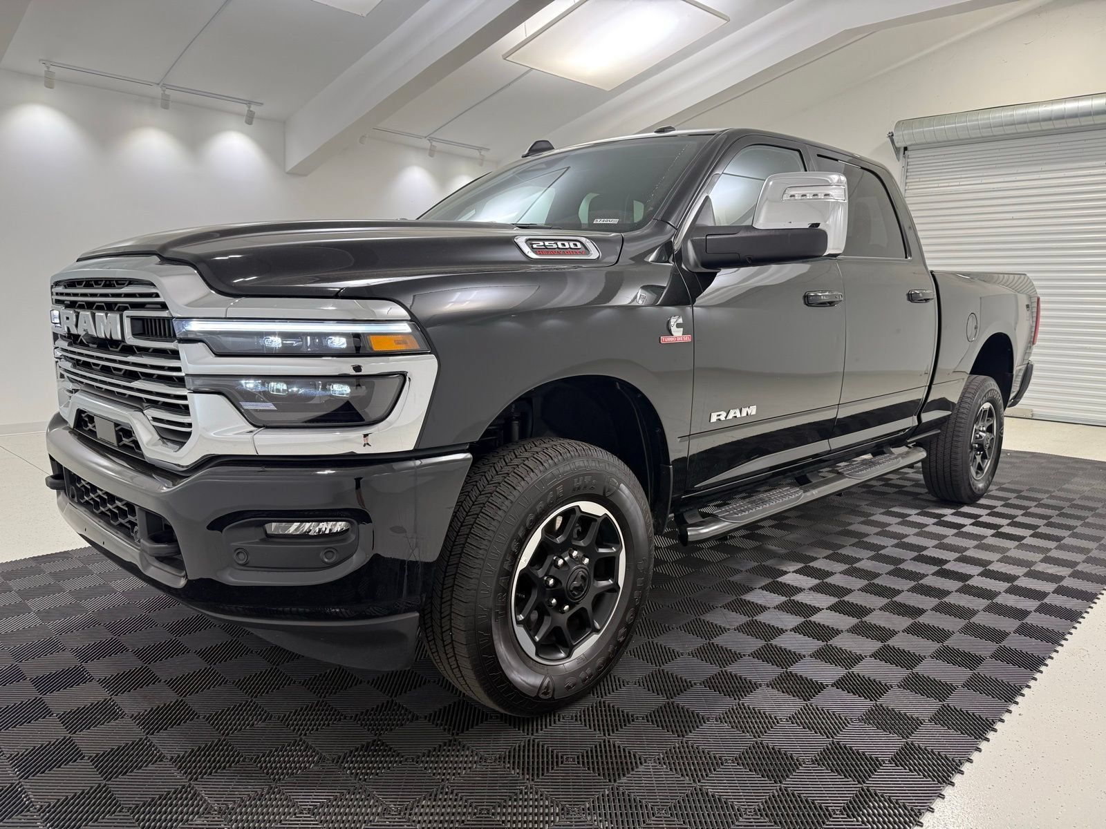 Used 2025 RAM 2500 Laramie AWD/4WD image 3