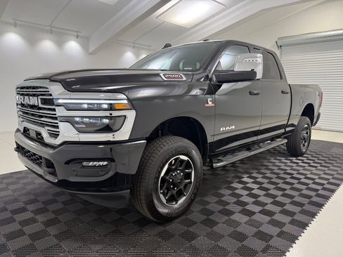 Used 2025 RAM 2500 Laramie AWD/4WD image 3