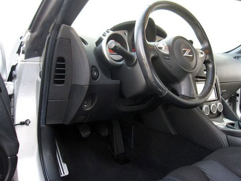 Used 2009 Nissan 370Z Coupe image 19