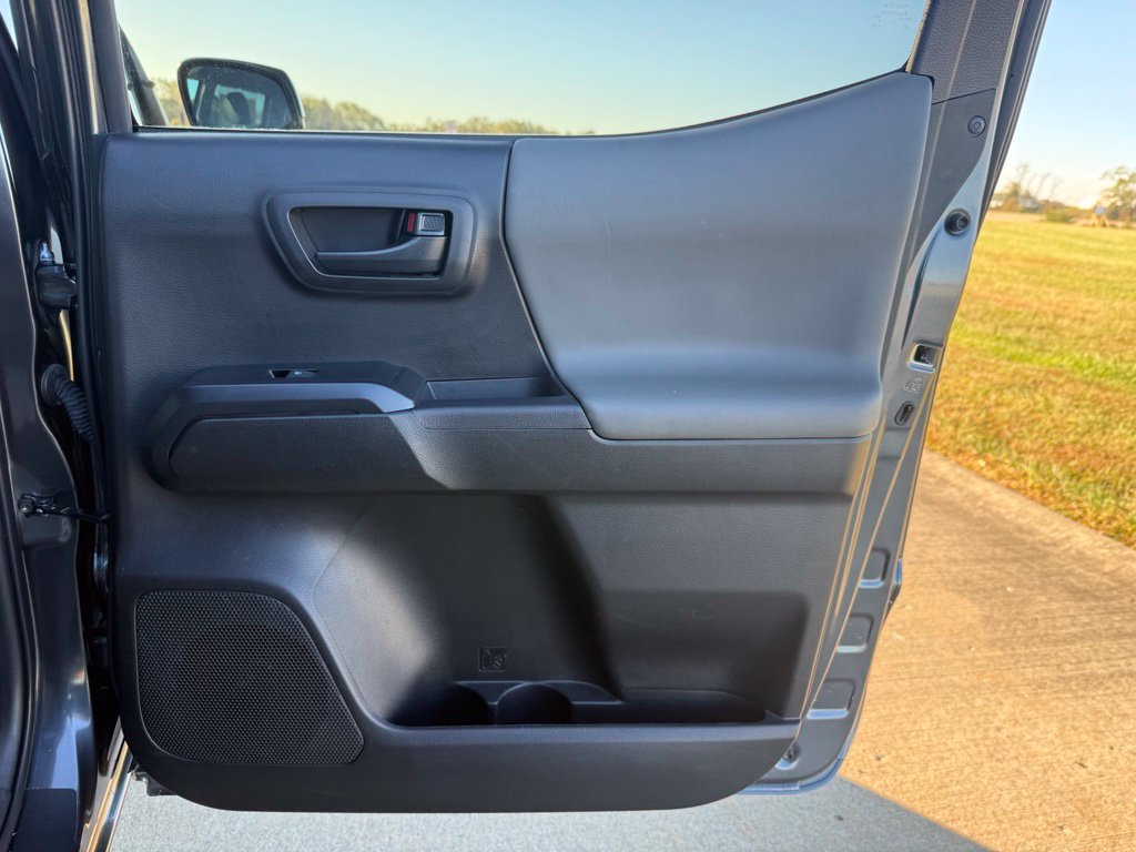 Used 2023 Toyota Tacoma SR AWD/4WD image 12