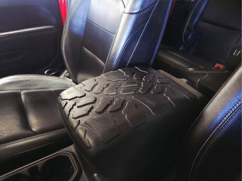 Used 2020 Jeep Wrangler Unlimited Sahara w/ Dual Top Group AWD/4WD image 31