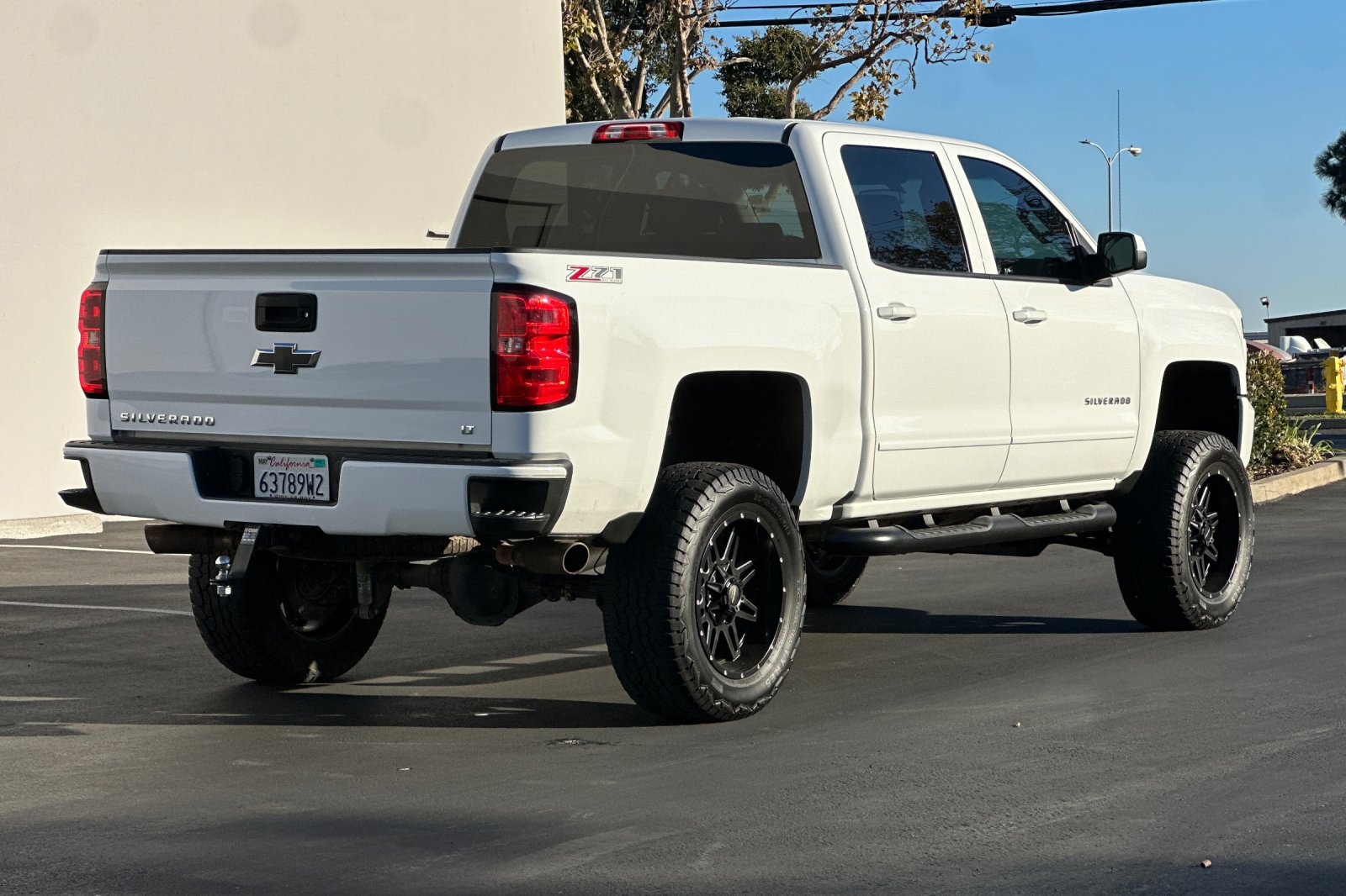 Used 2017 Chevrolet Silverado 1500 LT w/ LPO, Black Pack AWD/4WD image 4