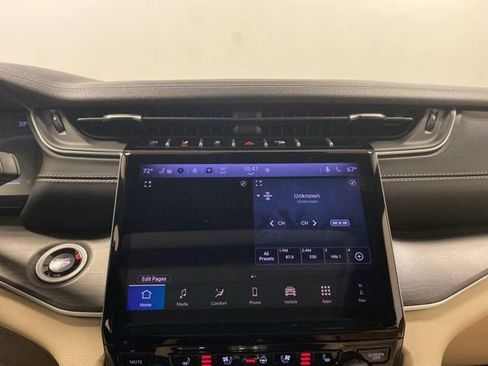 Used 2025 Jeep Grand Cherokee Limited w/ Luxury Tech Group II AWD/4WD image 11