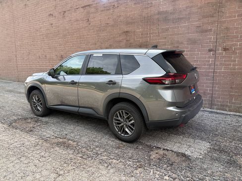 Used 2024 Nissan Rogue S AWD/4WD image 3