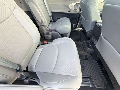 Certified 2021 Toyota Sienna Limited FWD image 27
