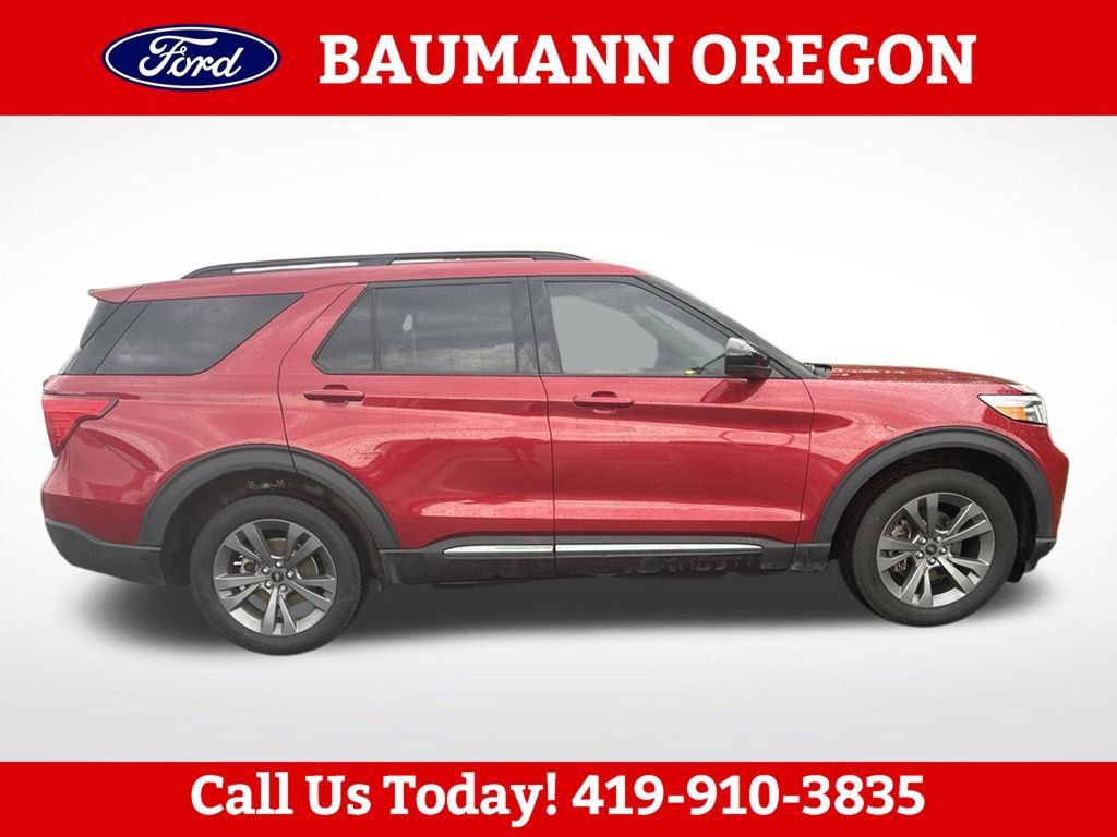Used 2024 Ford Explorer XLT w/ Equipment Group 202A AWD/4WD image 2