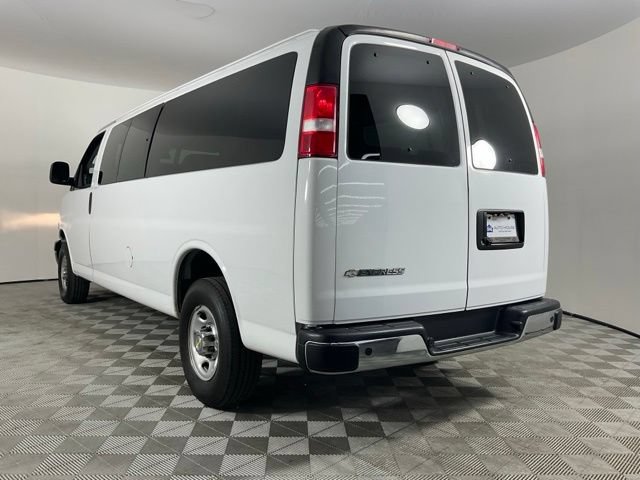 Used 2024 Chevrolet Express 3500 LT w/ LT Preferred Equipment Group RWD image 4