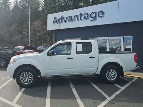 Used 2017 Nissan Frontier SV AWD/4WD image 2