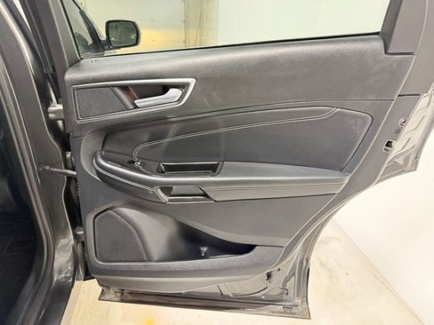 Used 2016 Ford Edge Titanium w/ Technology Package image 30