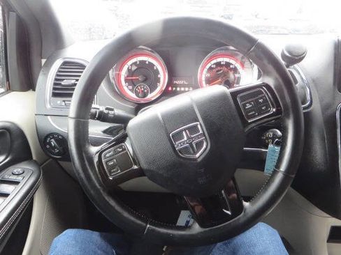 Used 2019 Dodge Grand Caravan SXT image 43