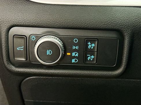 Used 2020 Ford Explorer XLT w/ Equipment Group 202A image 11