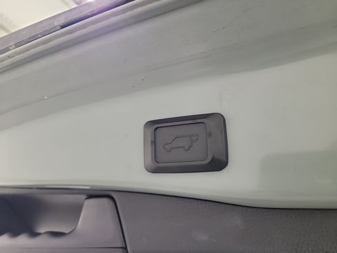Used 2022 Toyota RAV4 XLE Premium FWD image 8